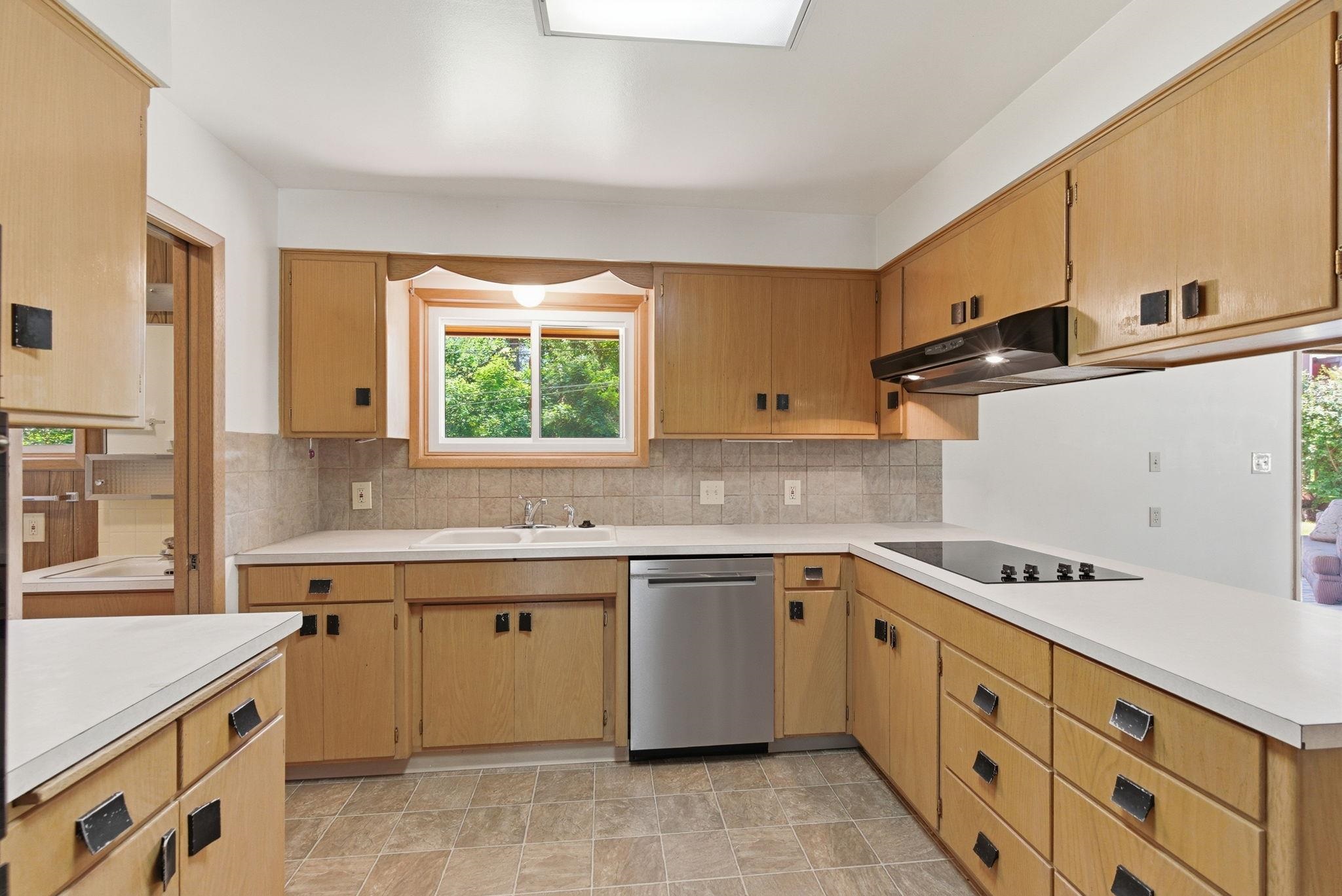 903 West Hawthorne Road Spokane, WA 99218 - Photo 10 of 50
