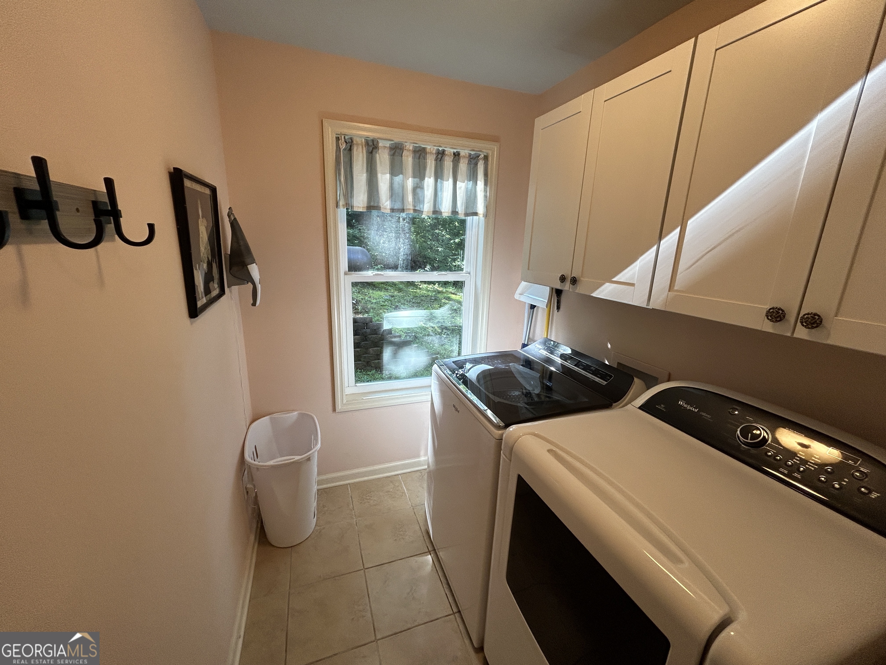406 Yonah Mountain Road Cleveland, GA 30528 - Photo 11 of 65 a utility room with dryer and washer
