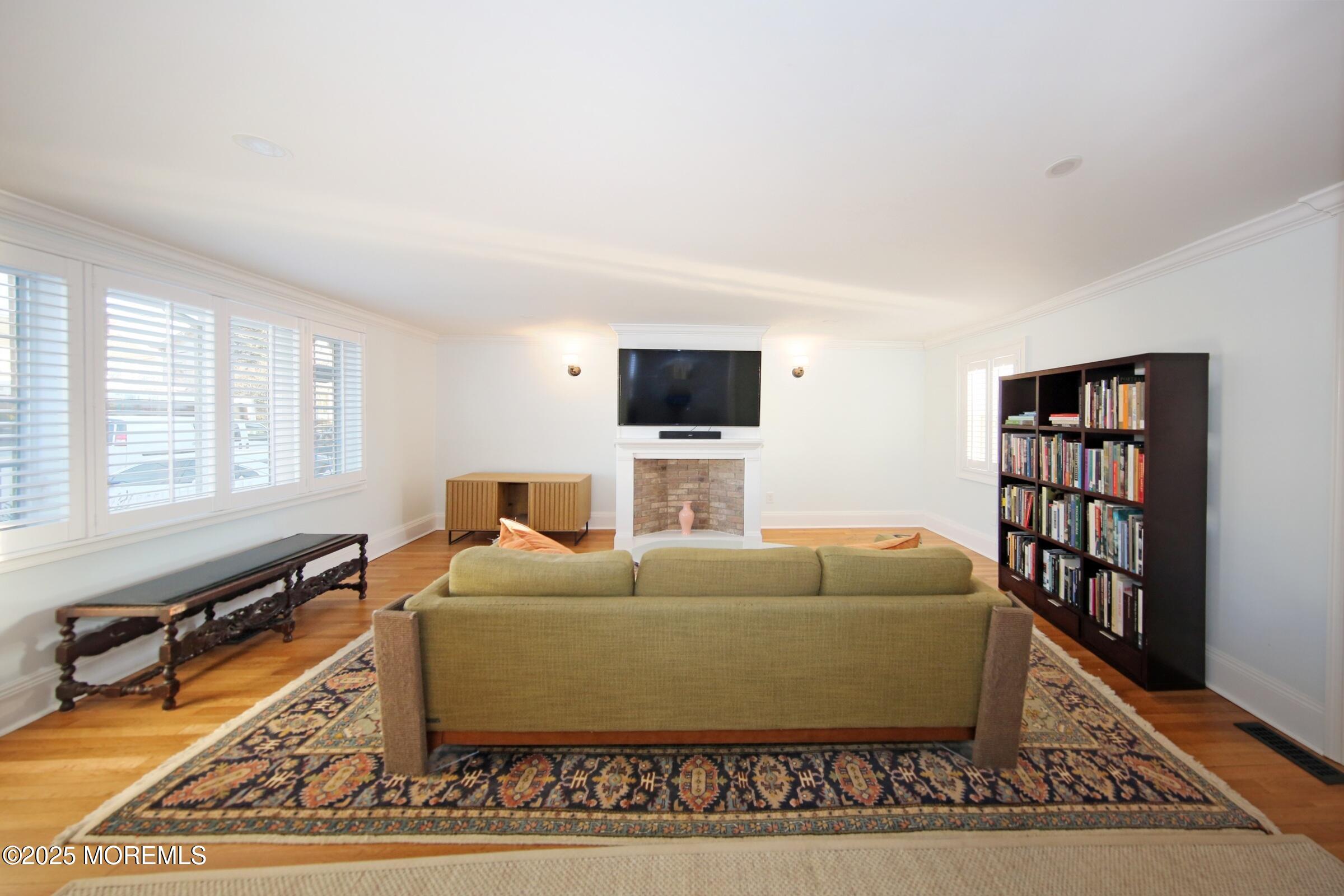 166 Broadway Keyport, NJ 07735 - Photo 23 of 68 Living Room