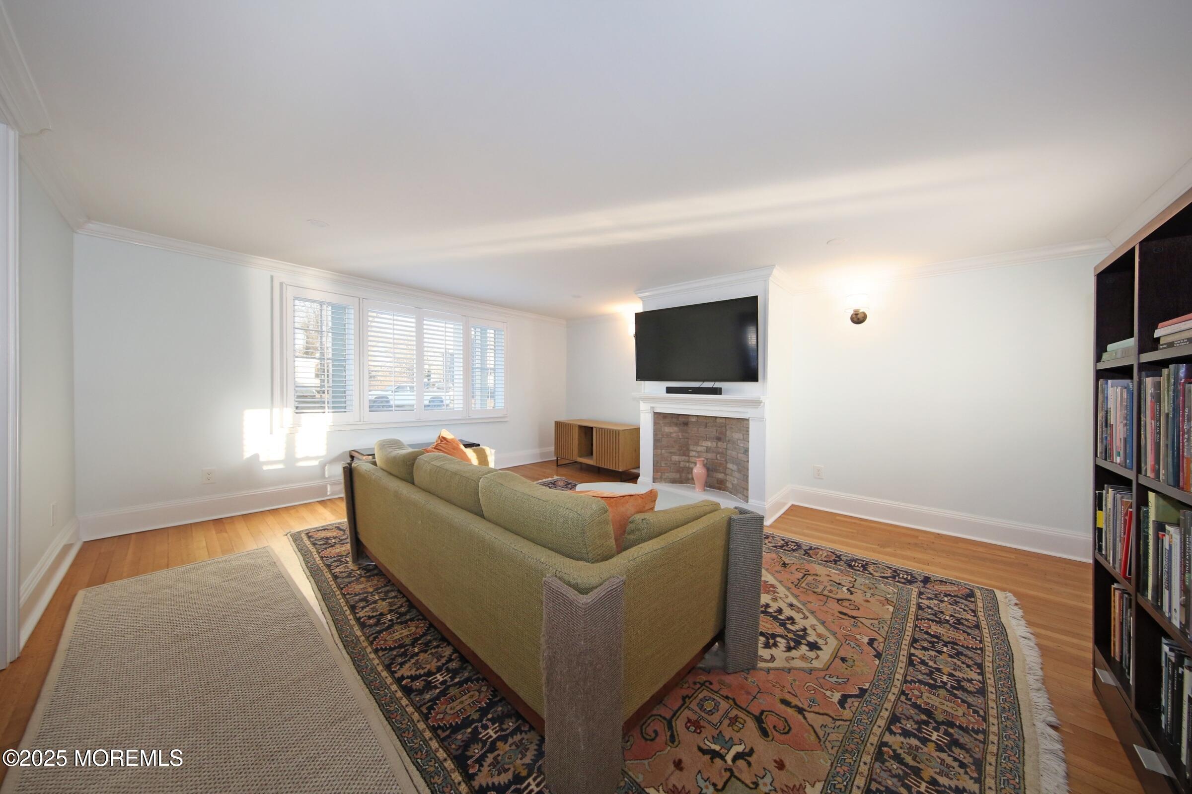 166 Broadway Keyport, NJ 07735 - Photo 24 of 68 Living Room