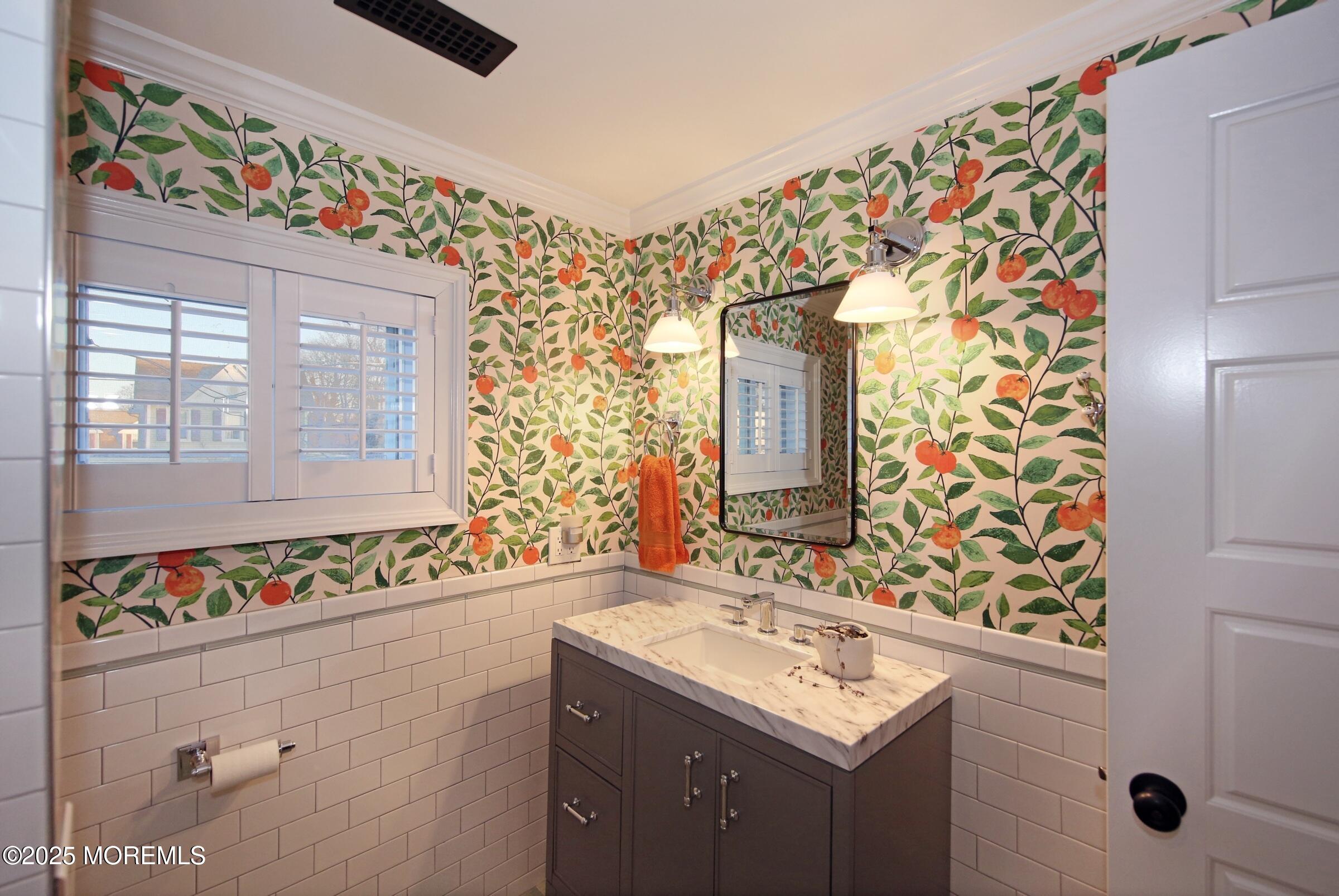 166 Broadway Keyport, NJ 07735 - Photo 39 of 68 Upstairs Bath