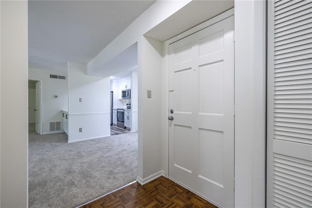 223 Tuxworth Circle Decatur, GA 30033 - Photo 4 of 47