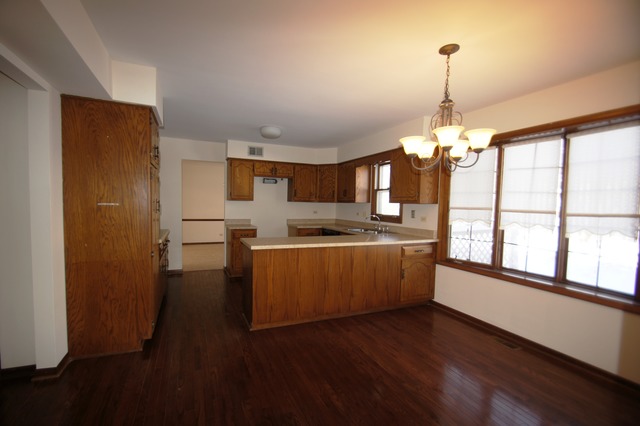 2760 Sun Valley Road Lisle, IL 60532 - Photo 4 of 15