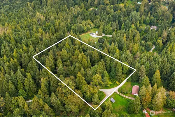 a view of an outdoor space