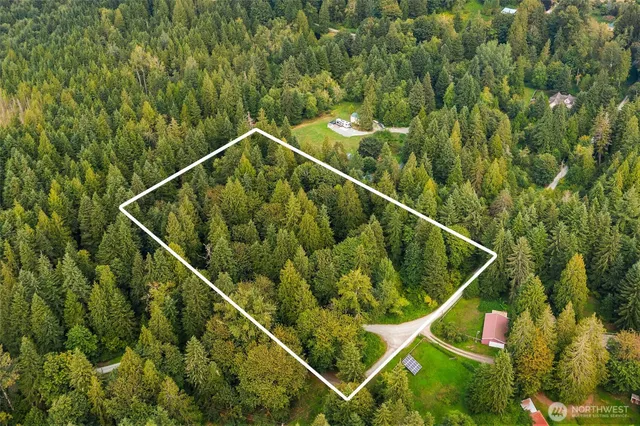 a view of an outdoor space