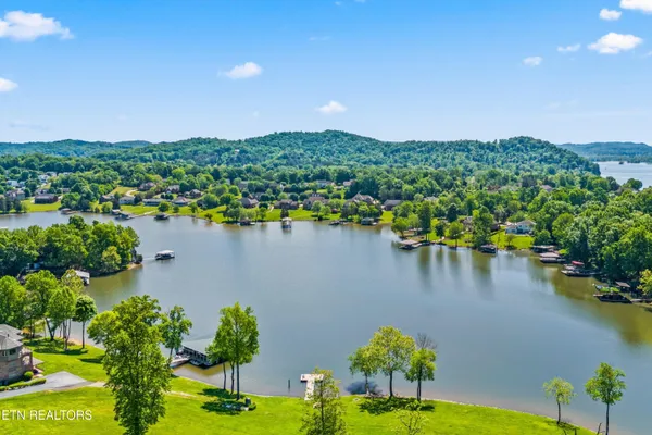 $847,460 | 2432 Grand Vw Court, Kingston, TN 37763