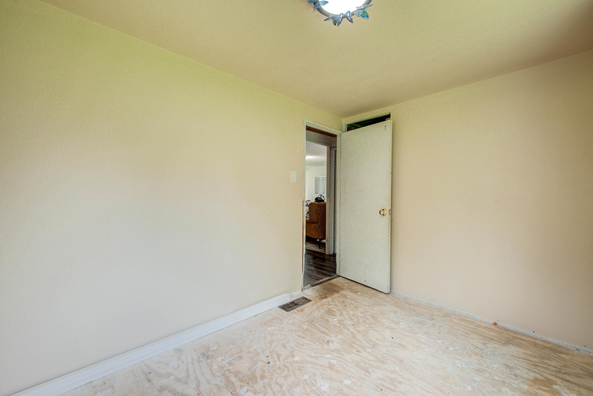 167 Johnson Road Oak Ridge, TN 37830 - Photo 12 of 15 an empty room with a natural light