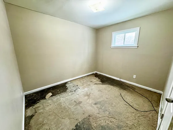 $180,000 | 1586 Valley Drive, Highland, MI 48356