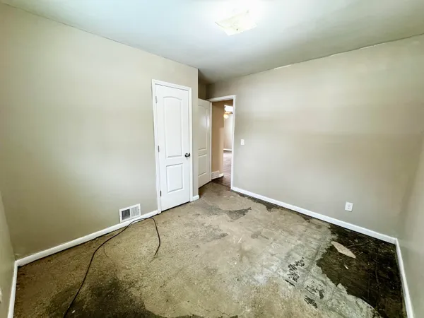 $180,000 | 1586 Valley Drive, Highland, MI 48356