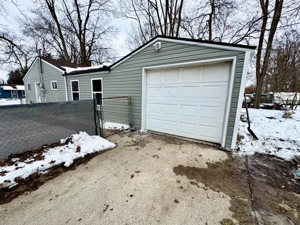 $180,000 | 1586 Valley Drive, Highland, MI 48356