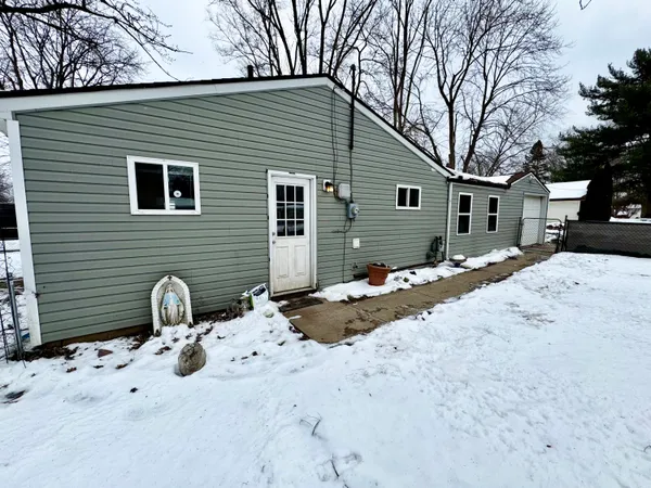 $180,000 | 1586 Valley Drive, Highland, MI 48356