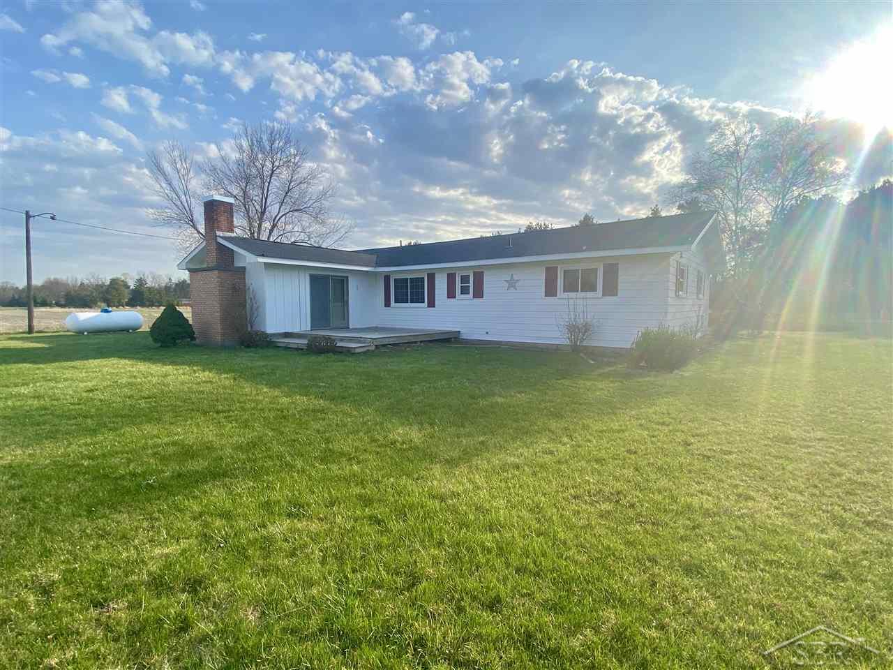 4255 Fehn Road Hemlock, MI 48626 - Photo 2 of 25 50038598-1.JPG