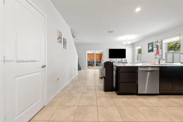 $2,650 | 610 Northwest 11th Street, Florida City, FL 33034