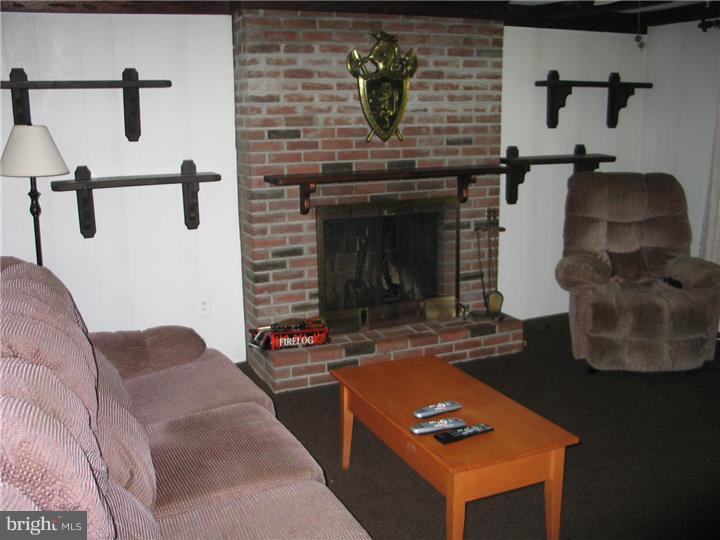 1509 Nevarc Road Warminster, PA 18974 - Photo 6 of 11 Family Room
