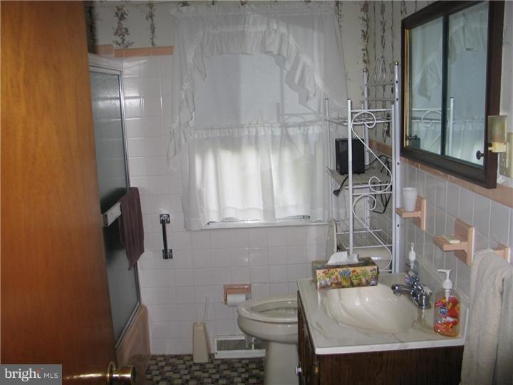 1509 Nevarc Road Warminster, PA 18974 - Photo 9 of 11 Bathroom