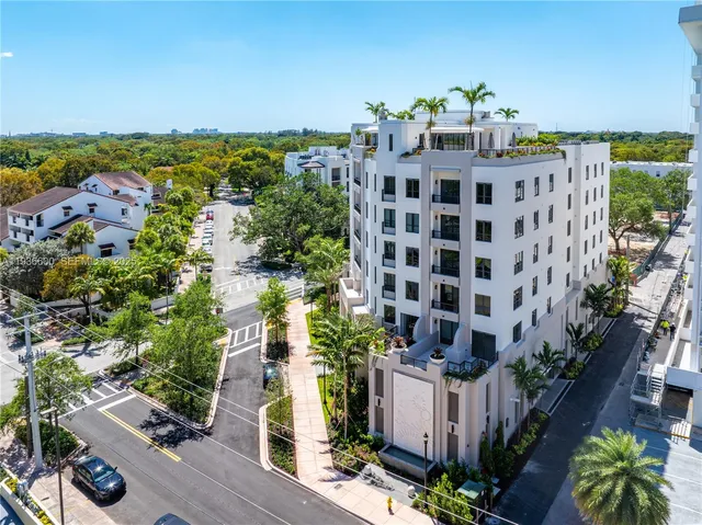$9,985 | 701 Valencia Avenue, Unit 505, Coral Gables, FL 33134