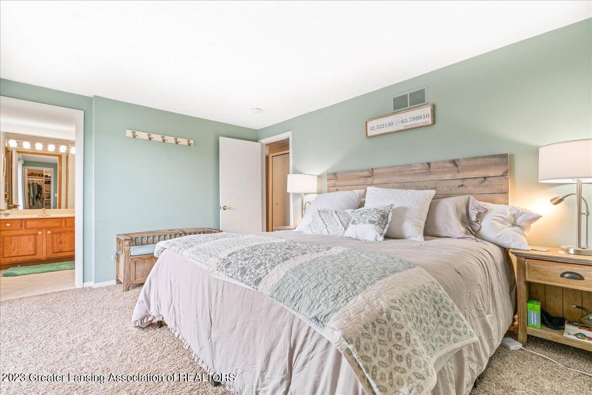 932 Brighton Lake Road Brighton, MI 48116 - Photo 11 of 32 35-Media Jett-35