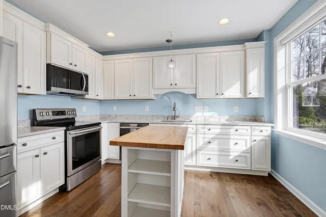 $1,200,000 | 1713 Yateley Lane, Apex, NC 27502