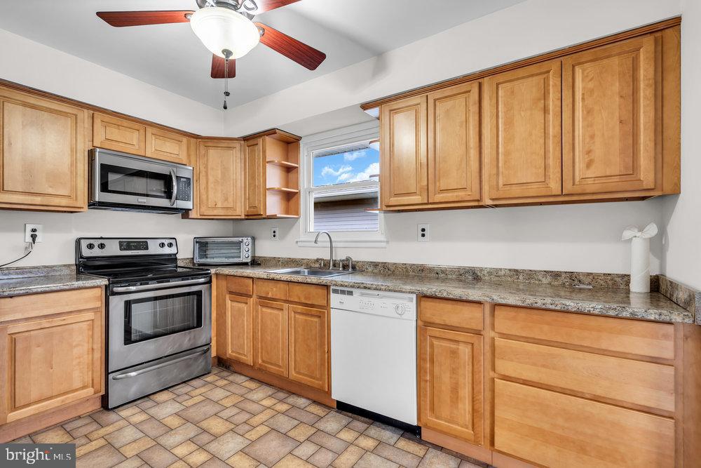 201 Blake Circle Brick, NJ 08724 - Photo 20 of 45