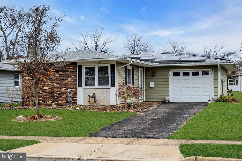 201 Blake Circle Brick, NJ 08724 - Photo 5 of 45