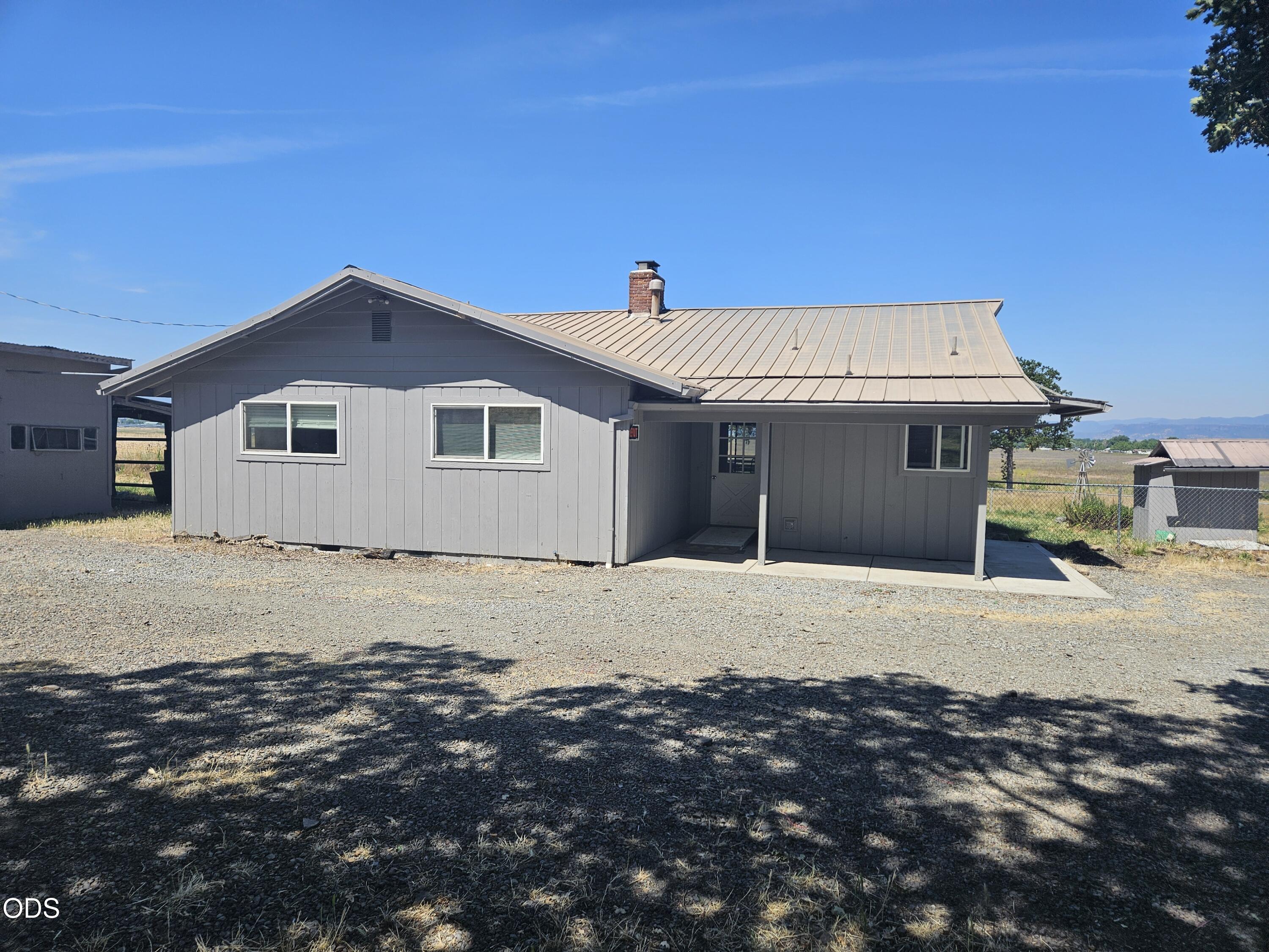 6013 Foothill Road Central Point, OR 97502 - Photo 4 of 23