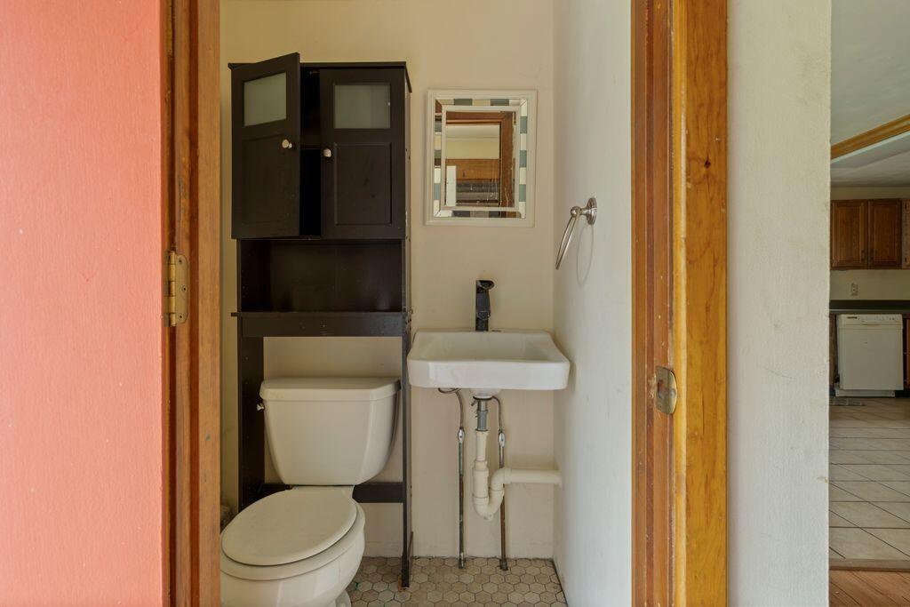 29 Mudget Hill Road Vassalboro, ME 04989 - Photo 8 of 70 1/2 Bath Mudroom