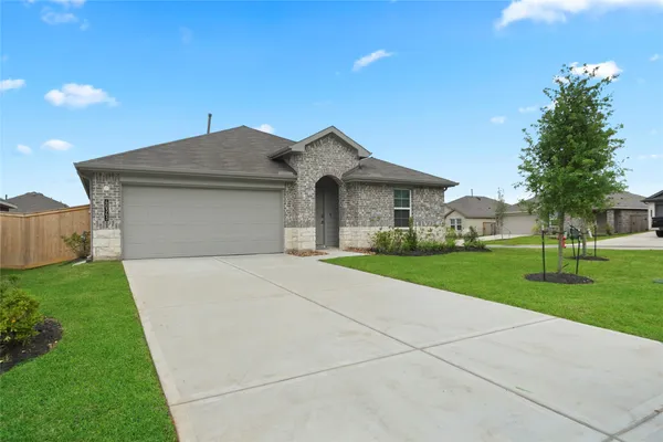 $2,100 | 40343 Bermuda Ivy Street, Magnolia, TX 77354