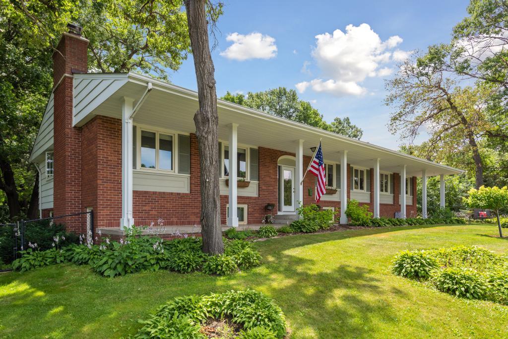 4553 Ellerdale Road Minnetonka, MN 55345 - Photo 2 of 22 Gallery Image 2