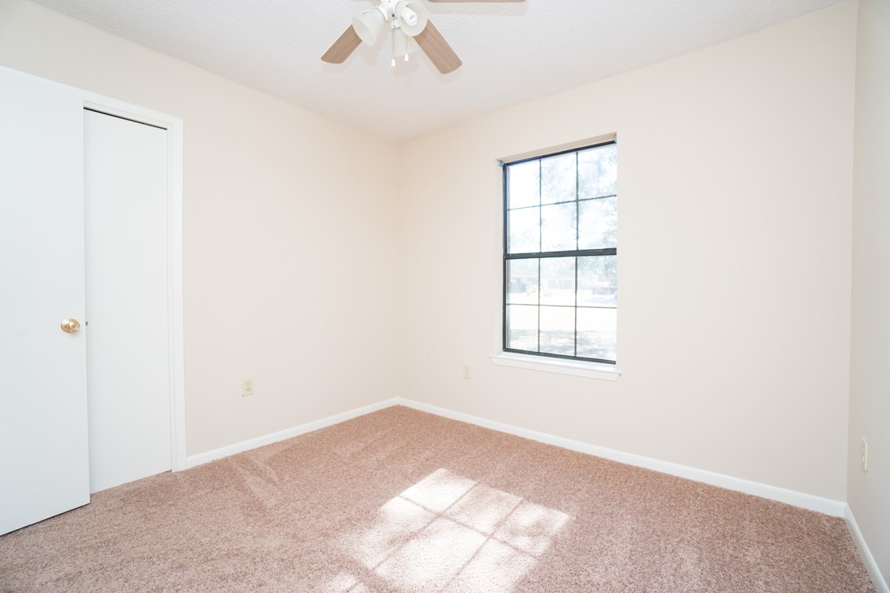 635 East Gate Circle Foley, AL 36535 - Photo 18 of 22