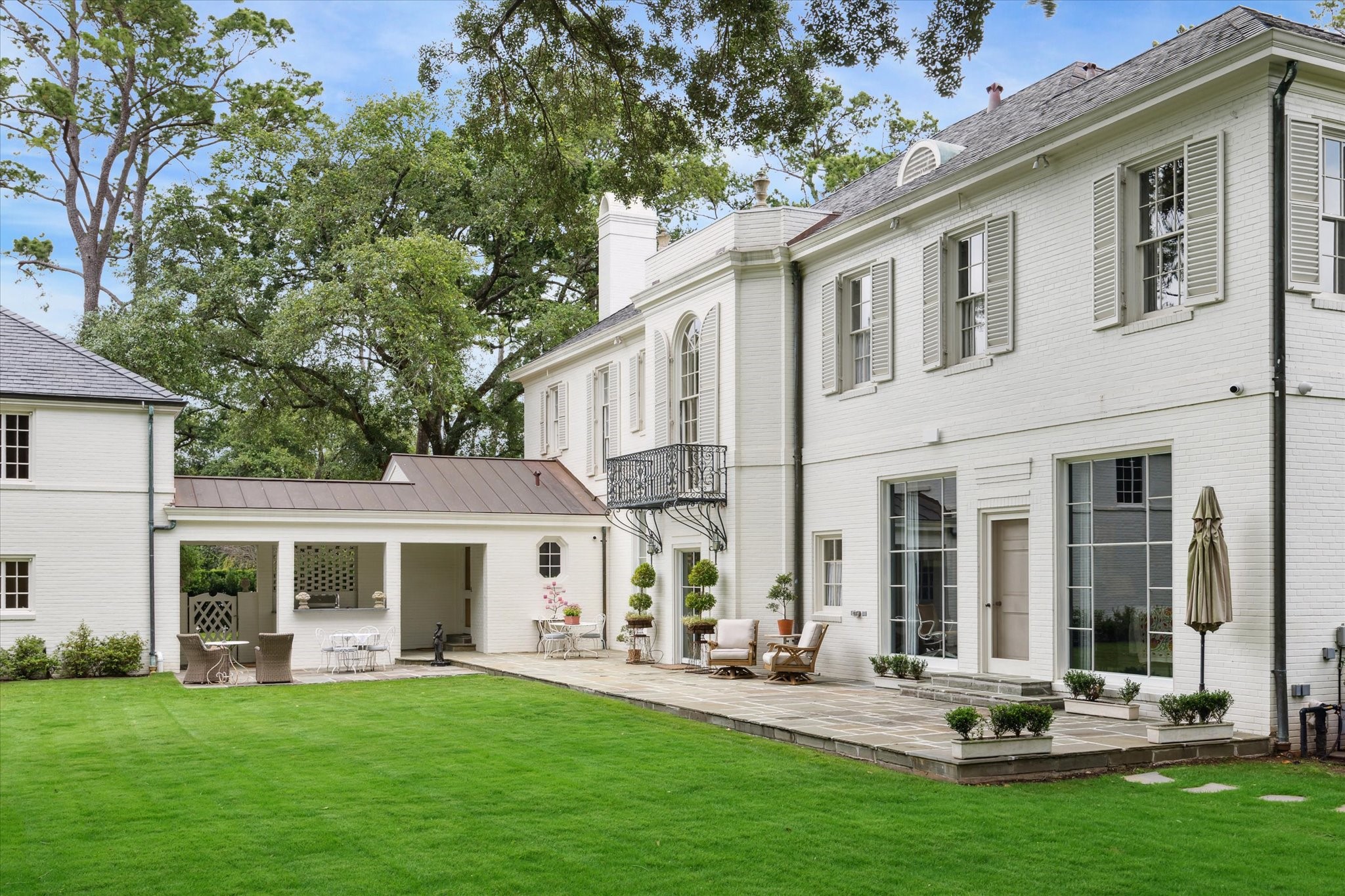 4019 Inverness Drive Houston, TX 77019 - Photo 43 of 49 a front view of a house with a garden and trees