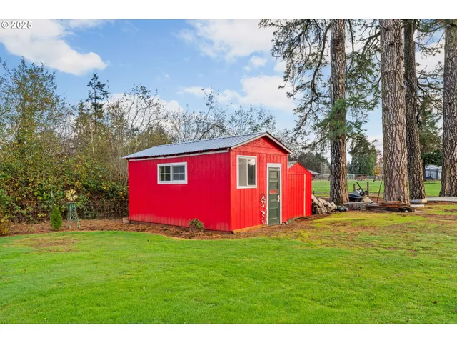 $565,000 | 27481 10th Street, Junction City, OR 97448