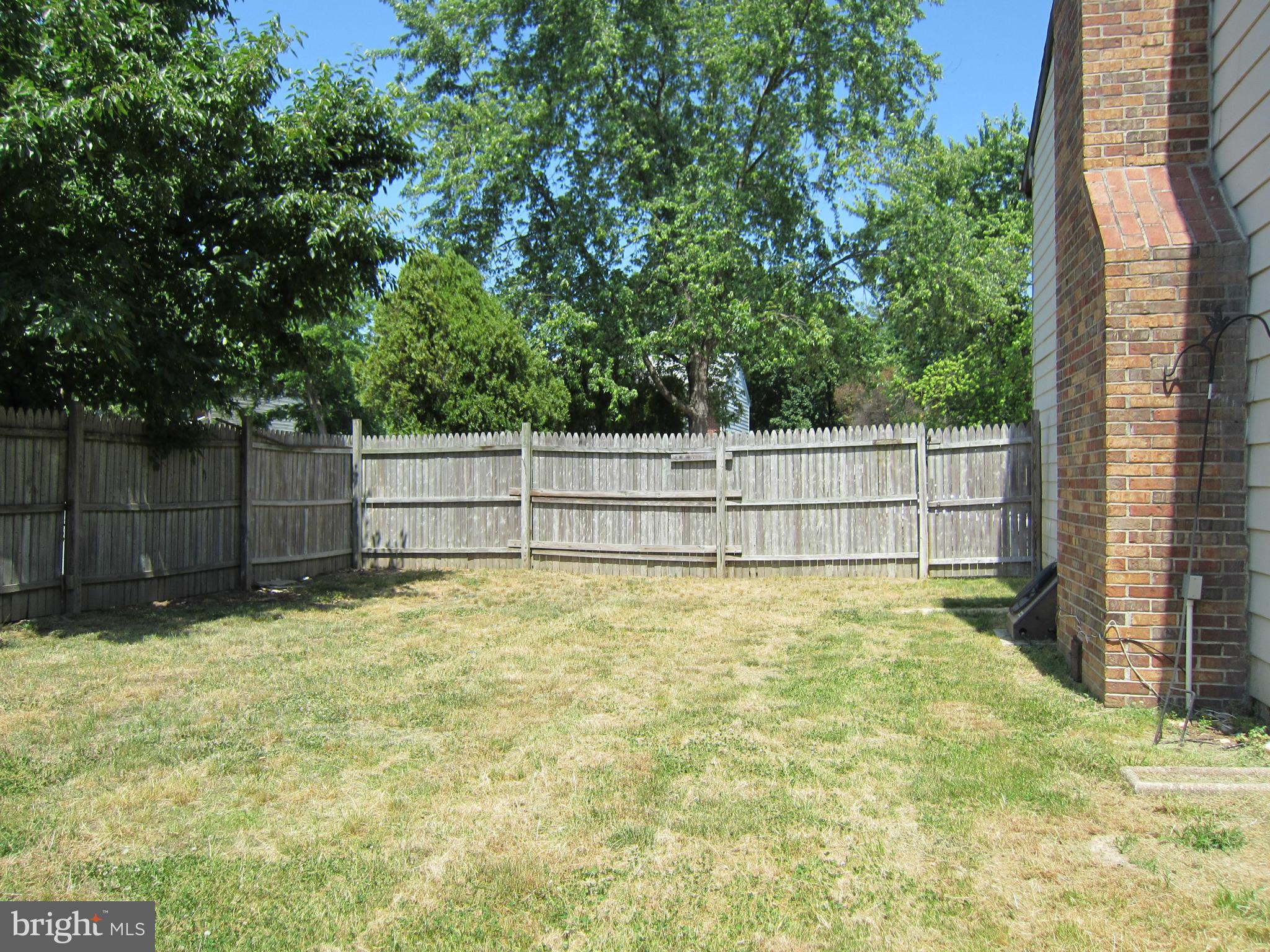 8576 Beacon Point Road Pasadena, MD 21122 - Photo 16 of 17 Huge side yard all fenced!