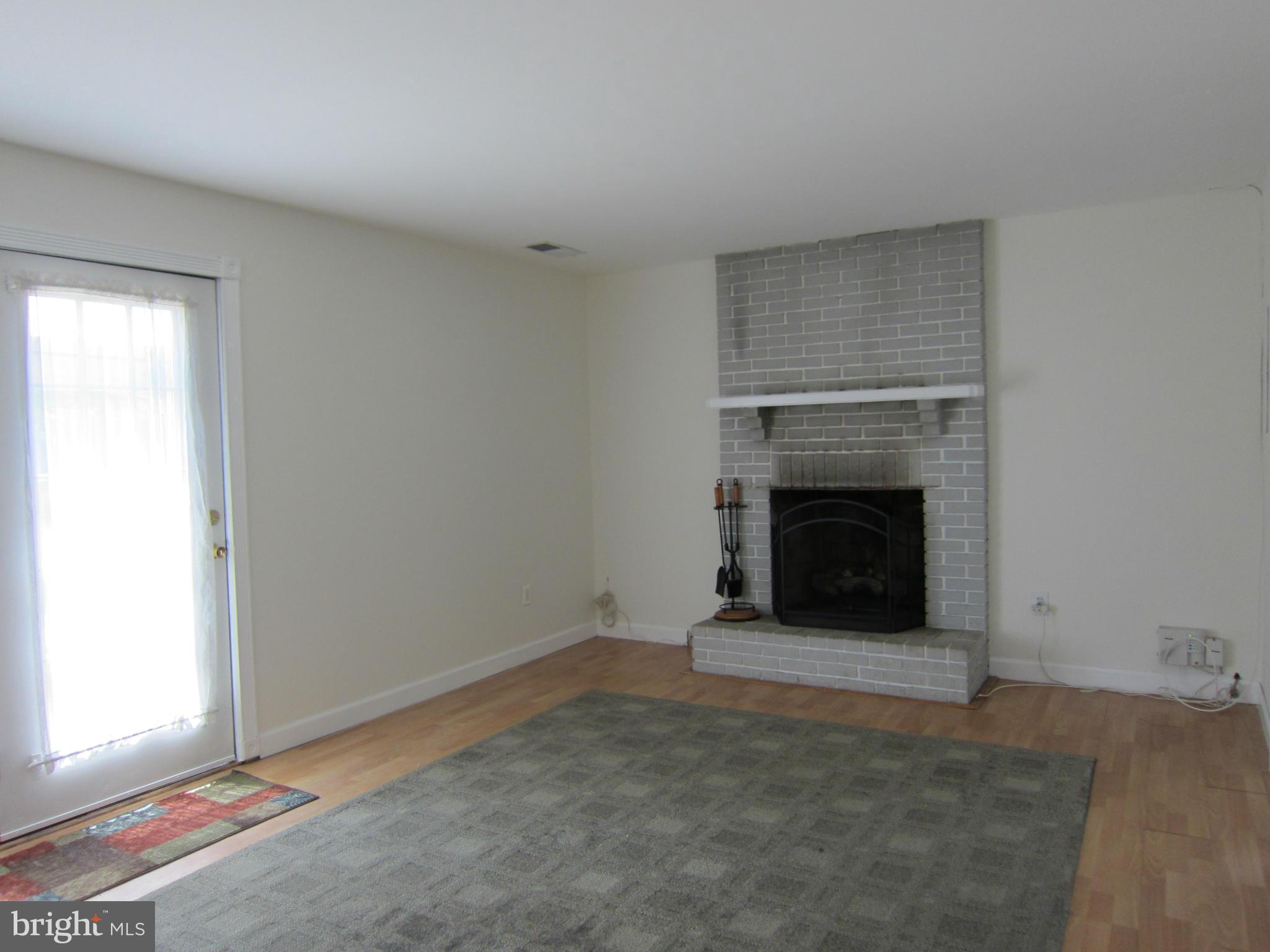 8576 Beacon Point Road Pasadena, MD 21122 - Photo 3 of 17 Family Room