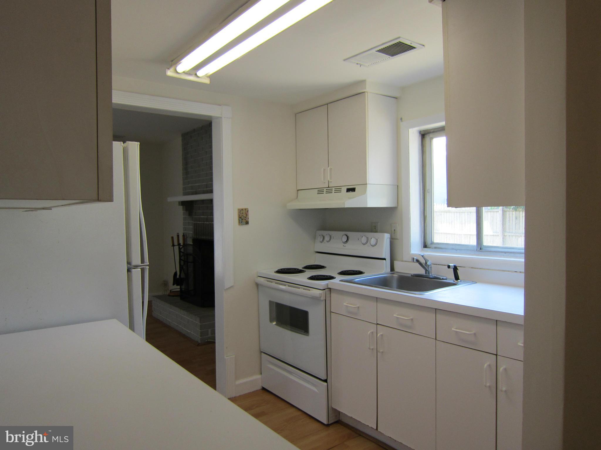 8576 Beacon Point Road Pasadena, MD 21122 - Photo 5 of 17 Kitchen