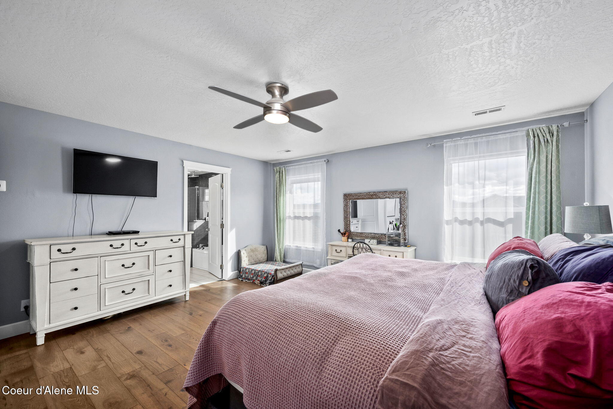 2447 North Viking Loop Post Falls, ID 83854 - Photo 25 of 41 Primary Bedroom Ensuite