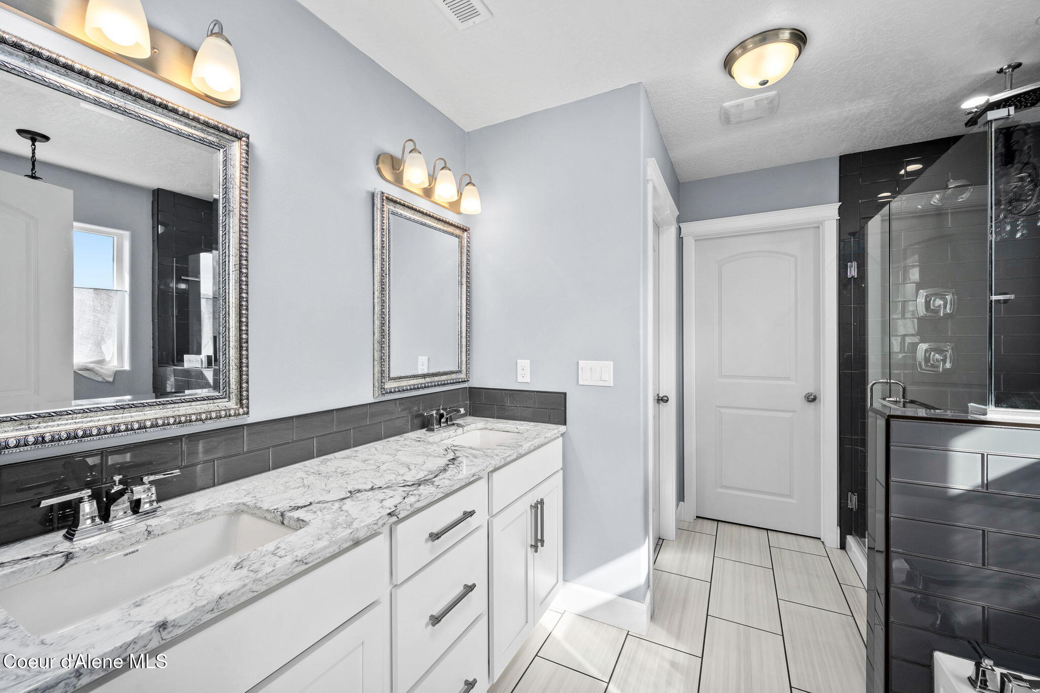 2447 North Viking Loop Post Falls, ID 83854 - Photo 26 of 41 Primary Bedroom Ensuite