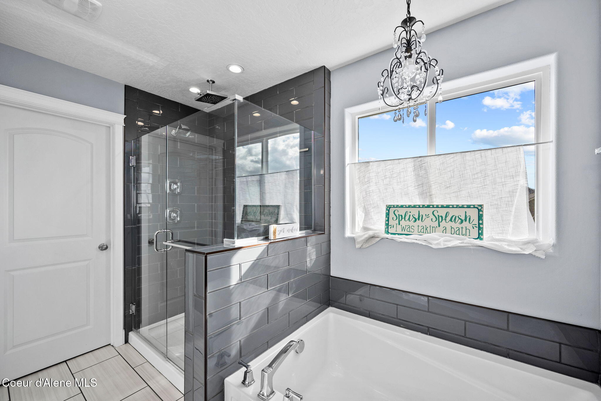 2447 North Viking Loop Post Falls, ID 83854 - Photo 27 of 41 Primary Bedroom Ensuite