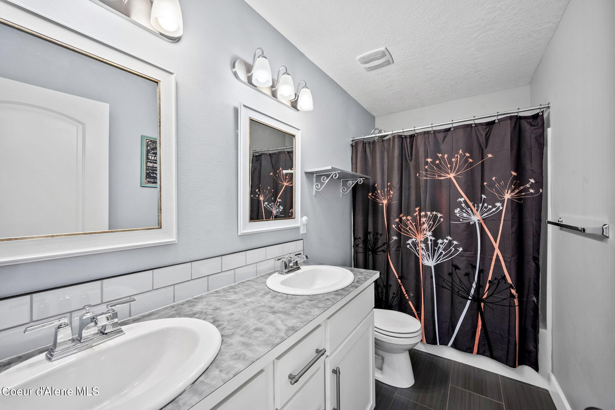 2447 North Viking Loop Post Falls, ID 83854 - Photo 29 of 41 Guest Bathroom