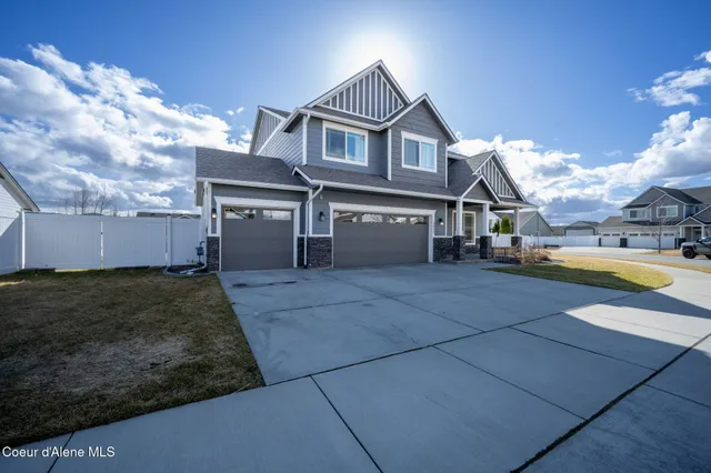 $699,000 | 2447 North Viking Loop, Post Falls, ID 83854