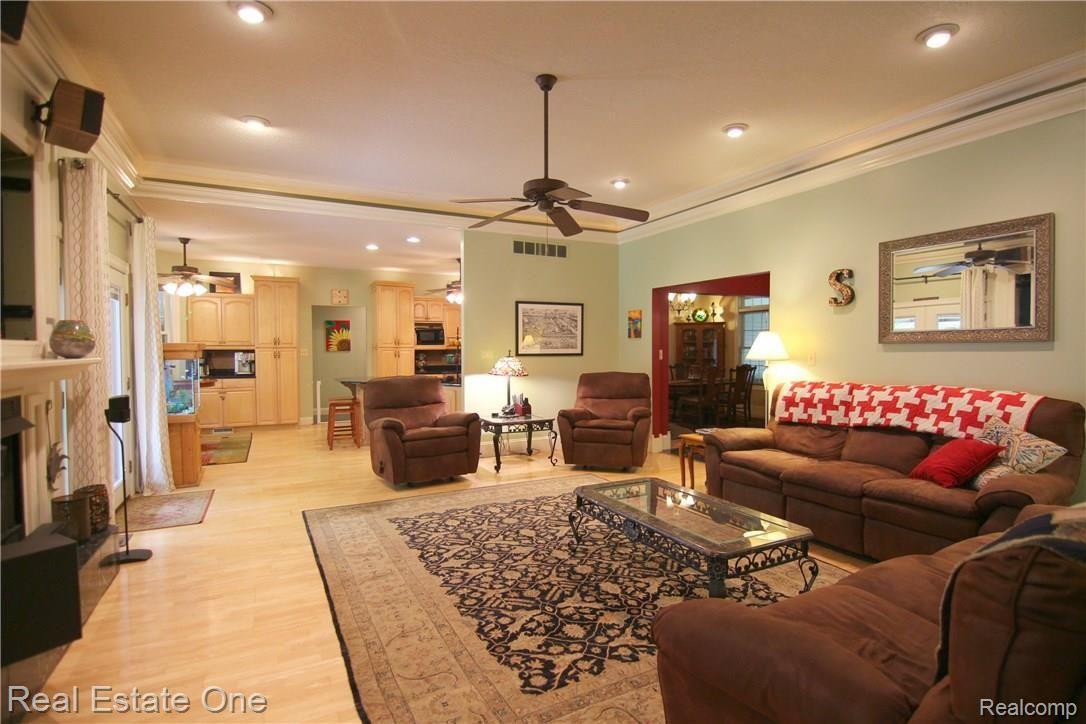 29223 Crawford Road Romulus, MI 48174 - Photo 13 of 36 jCrawford Rd Great Room 3.jpg