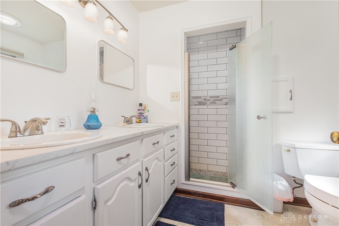 8648 Compton Road Waynesville, OH 45068 - Photo 13 of 39 Gallery Image 13