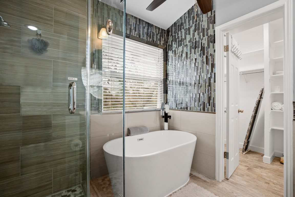7905-7907 Tiffany Drive Austin, TX 78749 - Photo 26 of 37 a bathroom with a bathtub and shower