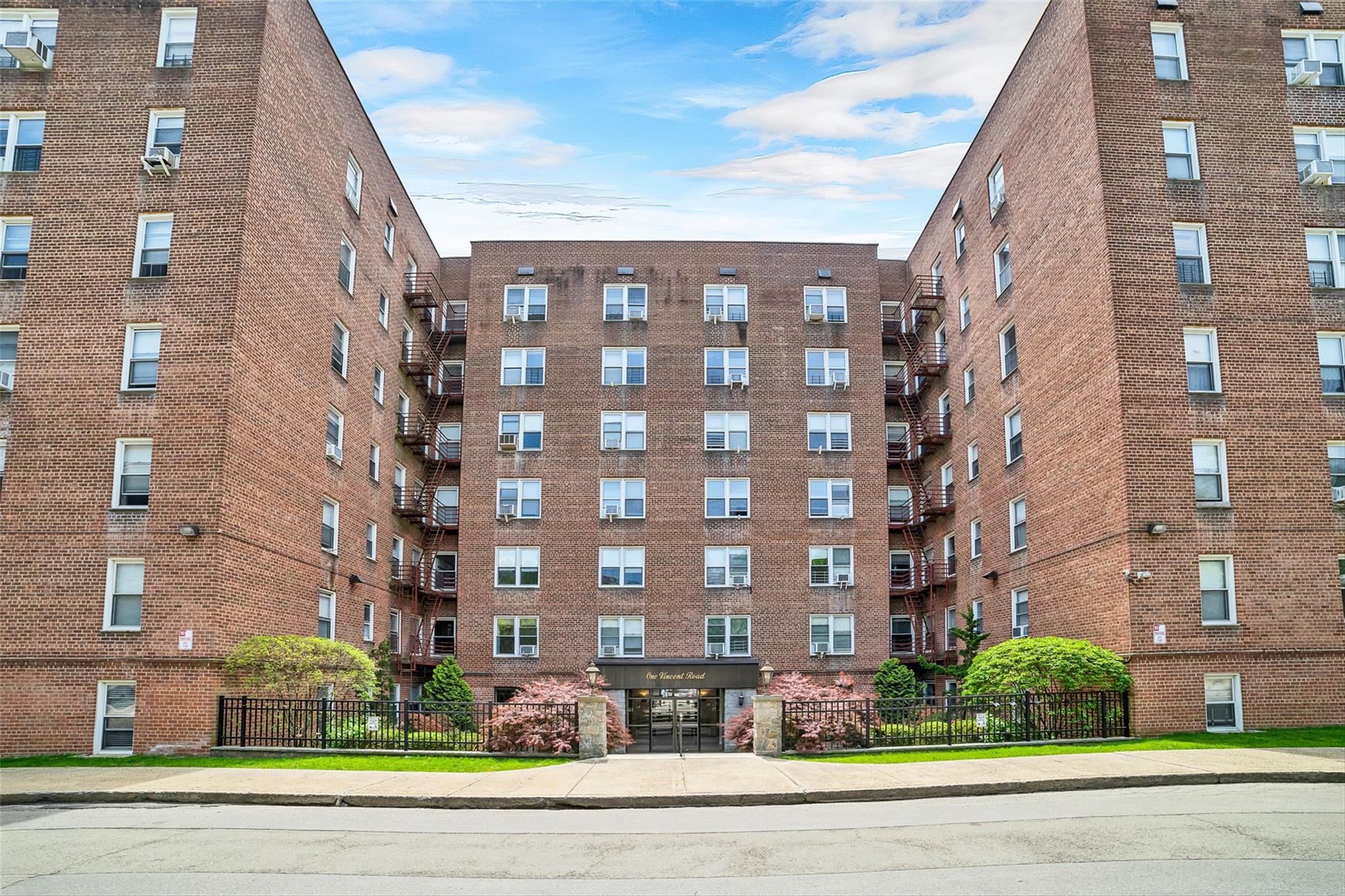 1 Vincent Road, Unit 2A Bronxville, NY 10708 - Photo 1 of 1 a building view