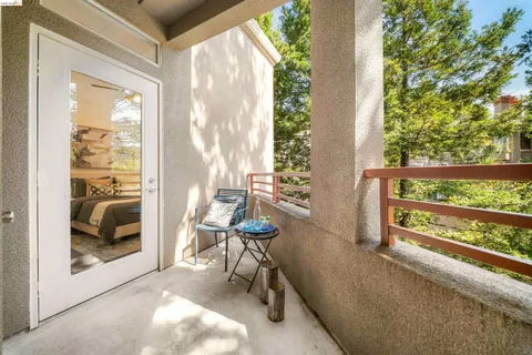 $344,000 | 280 Caldecott Lane, Unit 321, Oakland, CA 94618