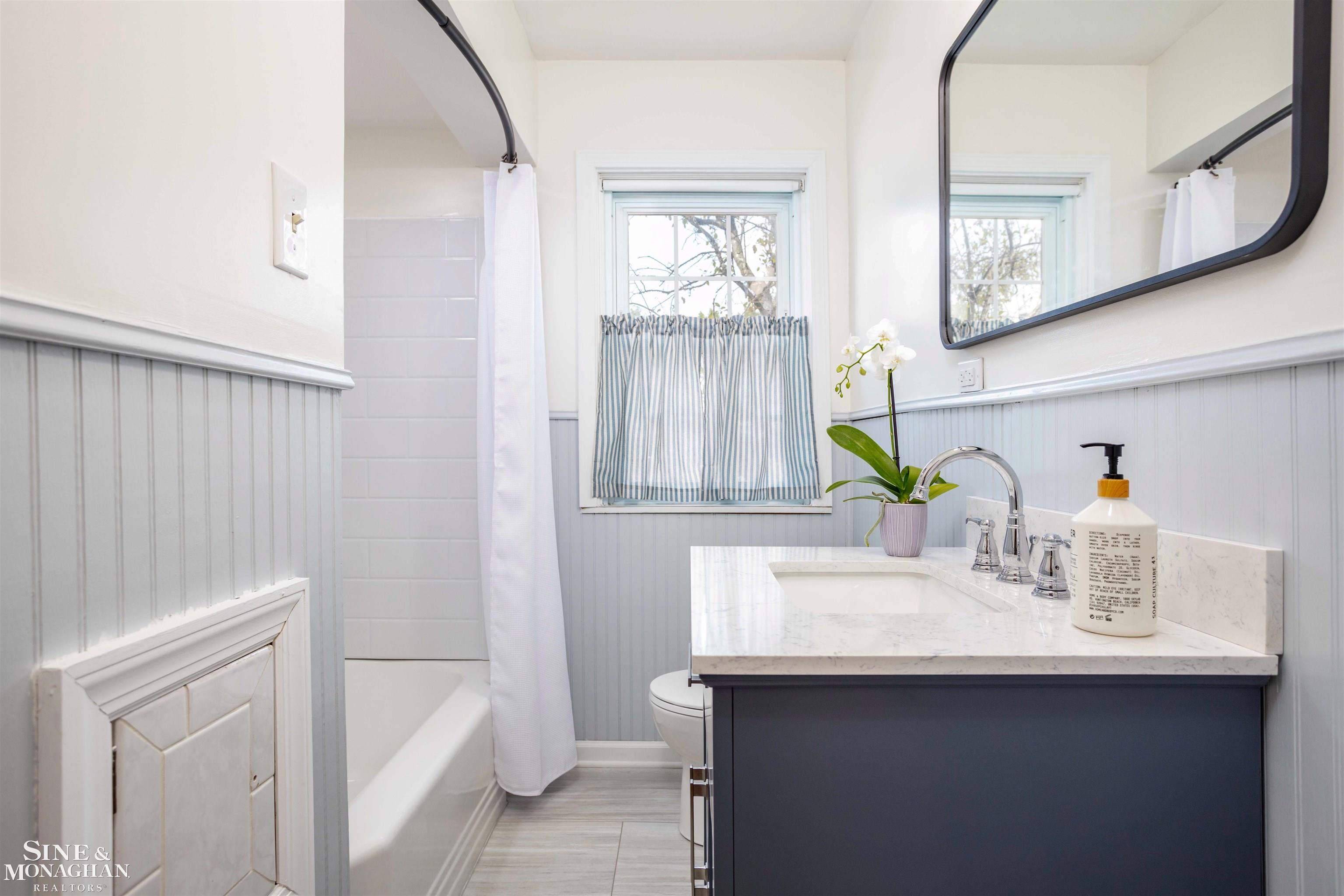 480 Cloverly Road Grosse Pointe, MI 48236 - Photo 13 of 48 Main Floor Full Bathroom