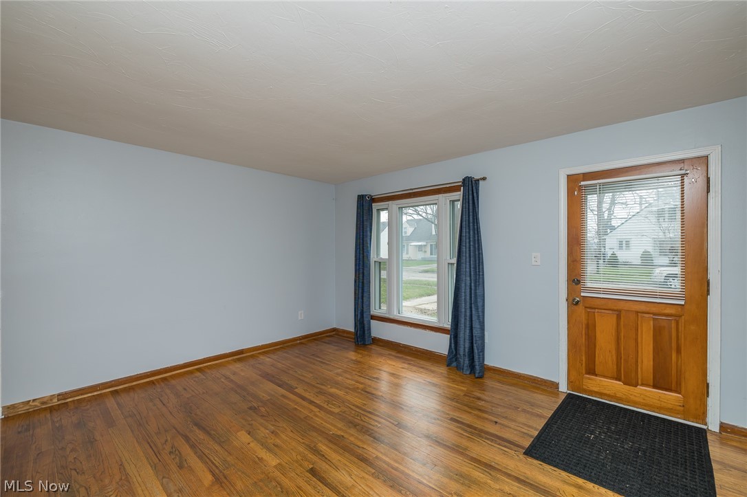 18816 Homeway Road Cleveland, OH 44135 - Photo 4 of 27 Gallery Image 4