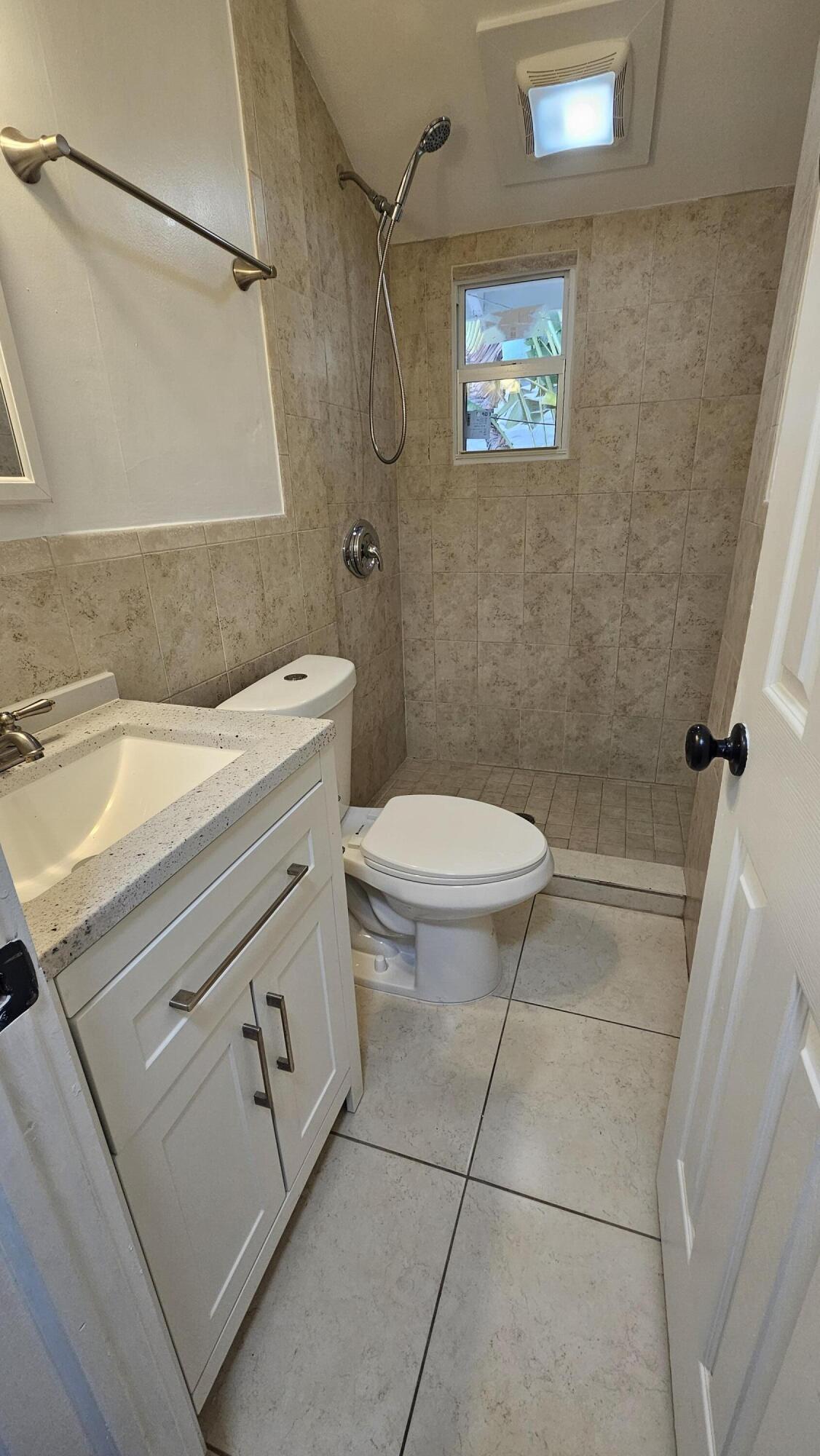 425 Ardmore Road, Unit 3 West Palm Beach, FL 33401 - Photo 8 of 18 bathroom
