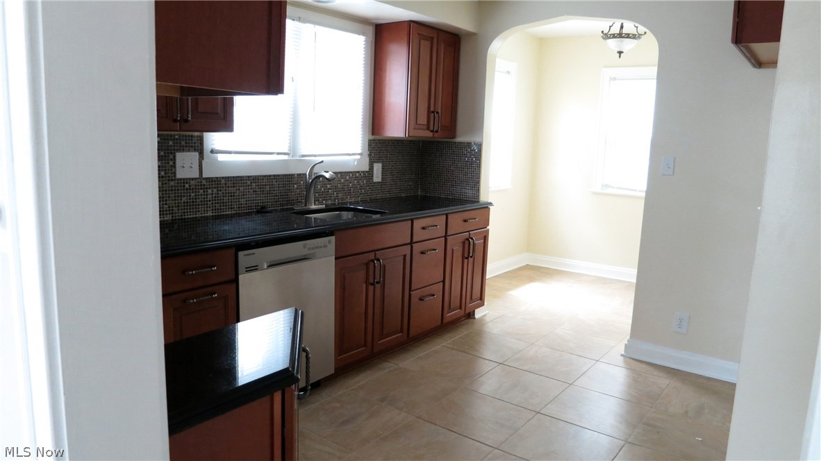 2508 Princeton Road Cleveland, OH 44118 - Photo 4 of 20 Gallery Image 4