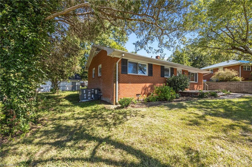 417 Ashburn Street Graham, NC 27253 - Photo 19 of 26