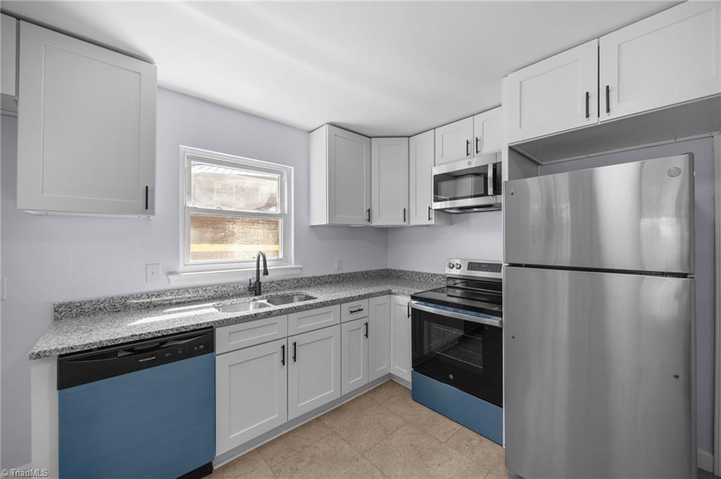 417 Ashburn Street Graham, NC 27253 - Photo 5 of 26